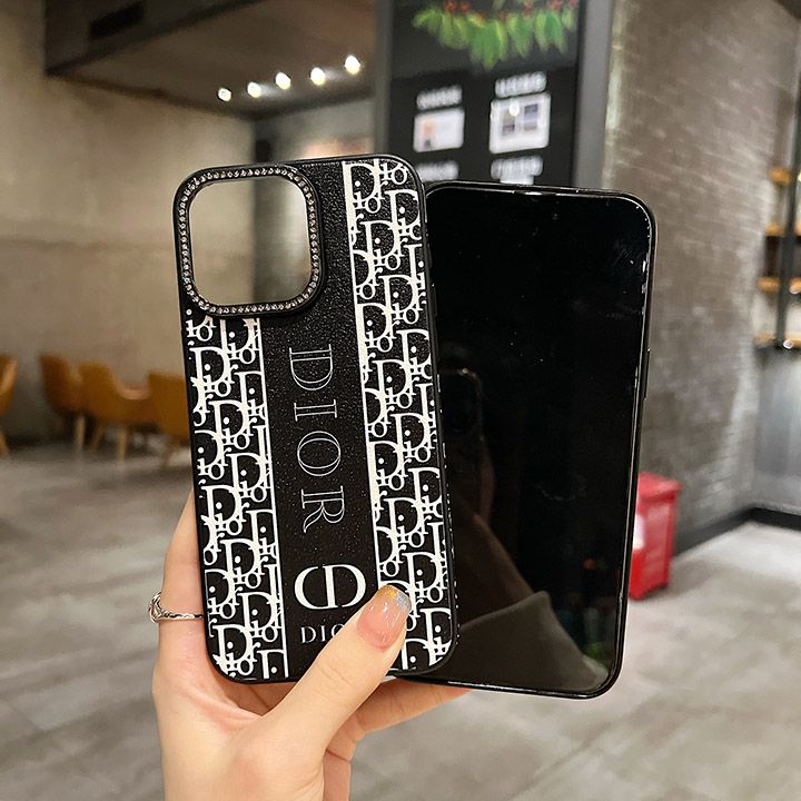 シャネル風 レンズ保護 アイフォーン 15pro カバー